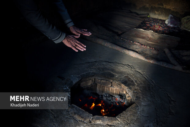 تنور پخت نان و غذا در یکی از خانه های روستای حسن آباد اصفهان