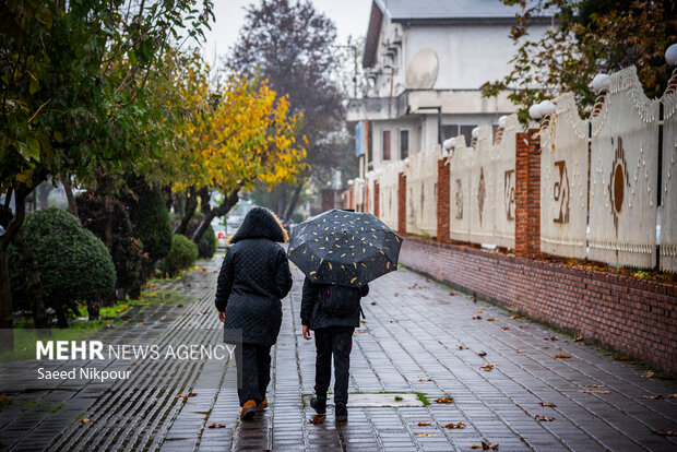 بارش باران پاییزی در رشت