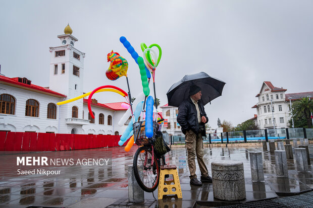 بارش باران پاییزی در رشت