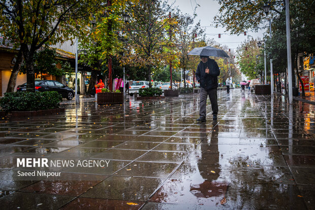 بارش باران پاییزی در رشت