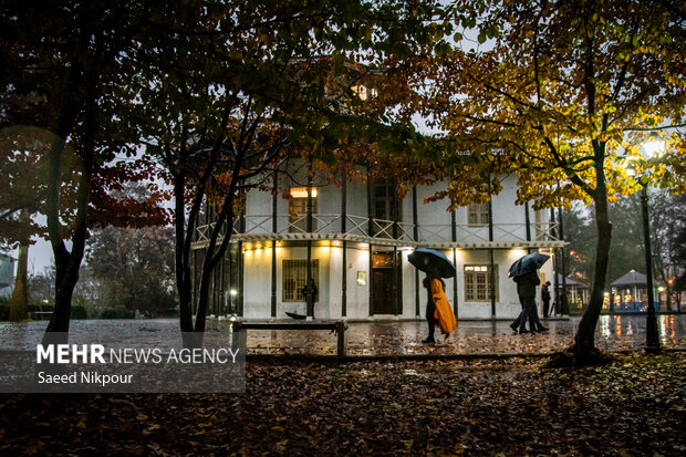 بارش باران پاییزی در رشت