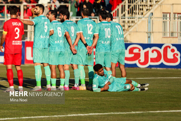 لیگ برتر فوتبال - تراکتور و پیکان