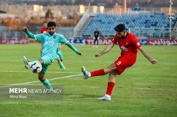 لیگ برتر فوتبال - تراکتور و پیکان