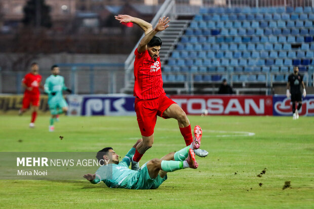 لیگ برتر فوتبال - تراکتور و پیکان