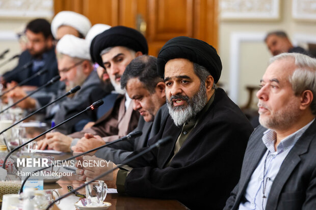 دیدار رئیس و اعضای هیئت علمی مرکز تحقیقات اسلامی مجلس با محمدباقر قالیباف