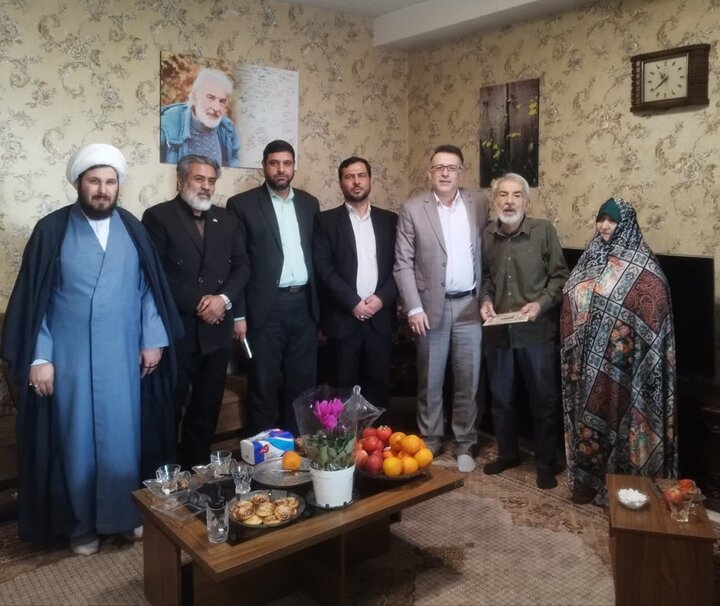 دیدار جانشین سازمان بسیج هنرمندان کشور با هنرمند پیشکسوت عکاسی قزوین