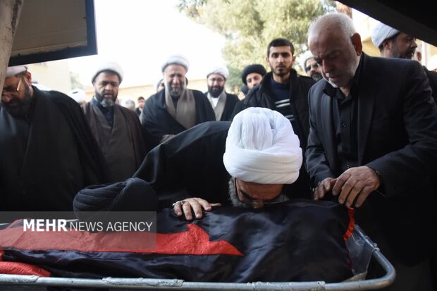 تشییع پیکر آیت الله شاهچراغی در سمنان؛ تدفین فردا در زادگاه