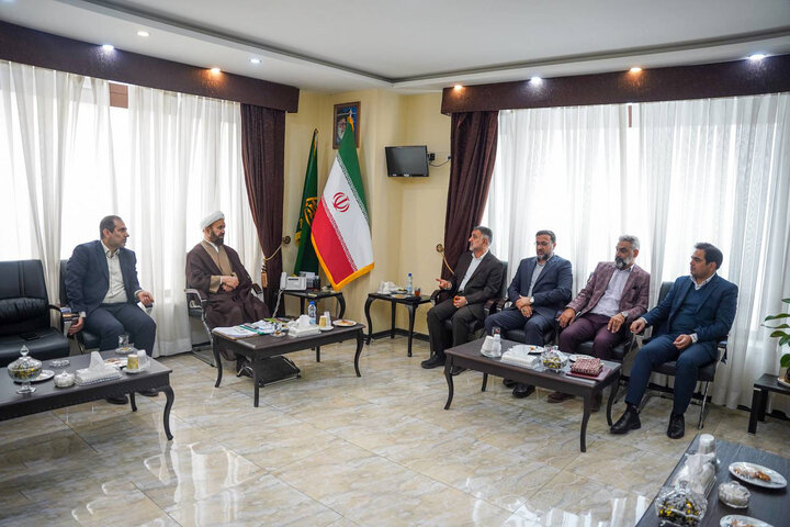 دیدار رئیس فدراسیون زورخانه‌ای و کشتی پهلوانی با تولیت حرم شاهچراغ(ع)