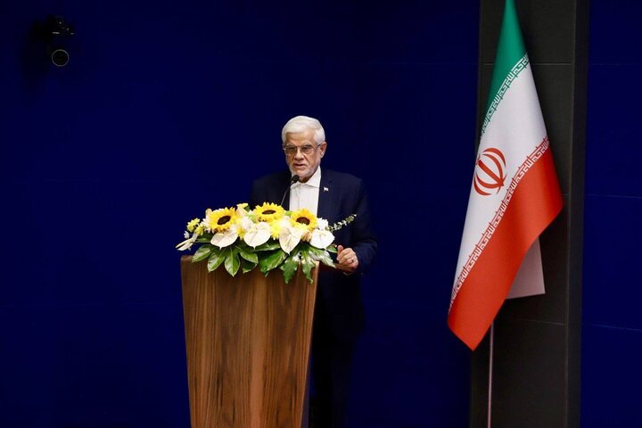 عارف: باید امنیت مردم را با تجهیزات جهانی در خودرو تأمین کنیم