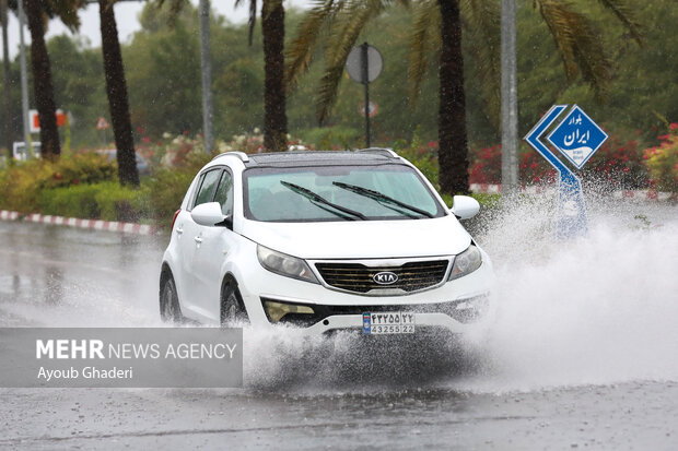 آخرین وضعیت راه‌های مواصلاتی هرمزگان؛ انسداد محورها و توقف تردد دریایی