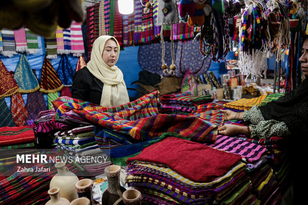 نمایشگاه شب یلدا و سوغات استان‌ها در بندرعباس
