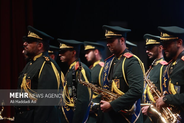 آئین تجلیل از مادر شهیدان حسن و محمد باقری