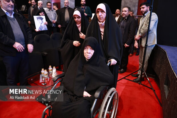 آئین تجلیل از مادر شهیدان حسن و محمد باقری