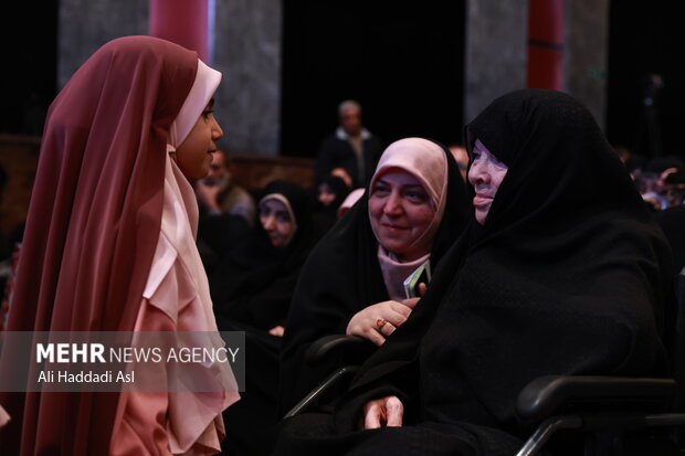 آئین تجلیل از مادر شهیدان حسن و محمد باقری