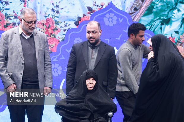 آئین تجلیل از مادر شهیدان حسن و محمد باقری