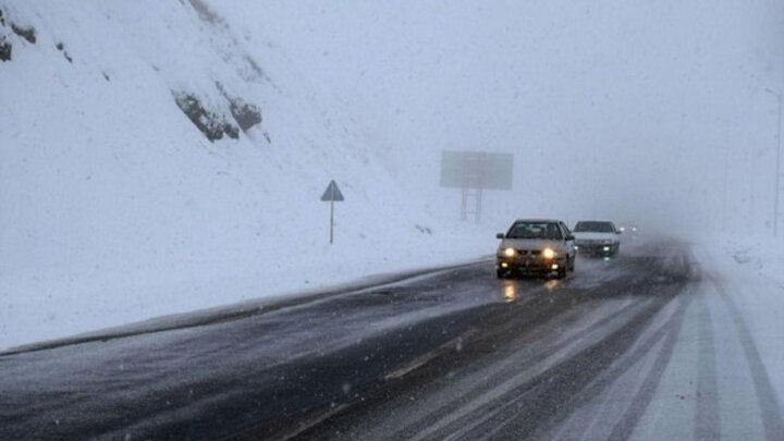 بارش برف در گردنه زالیان