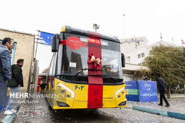 آیین رونمایی از نخستین ناوگان اتوبوس برقی کلانشهر اصفهان