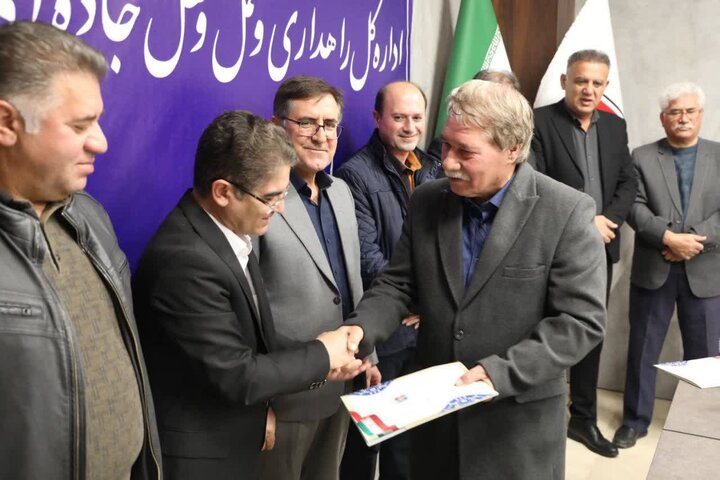 رانندگان و تلاشگران بخش حمل‌ونقل اردبیل تجلیل شدند