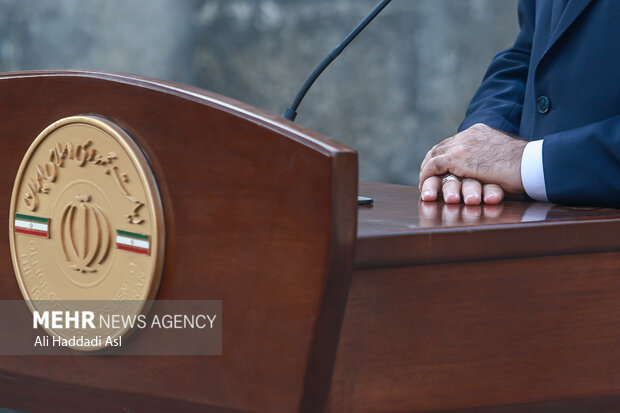 حاشیه جلسه هیئت دولت