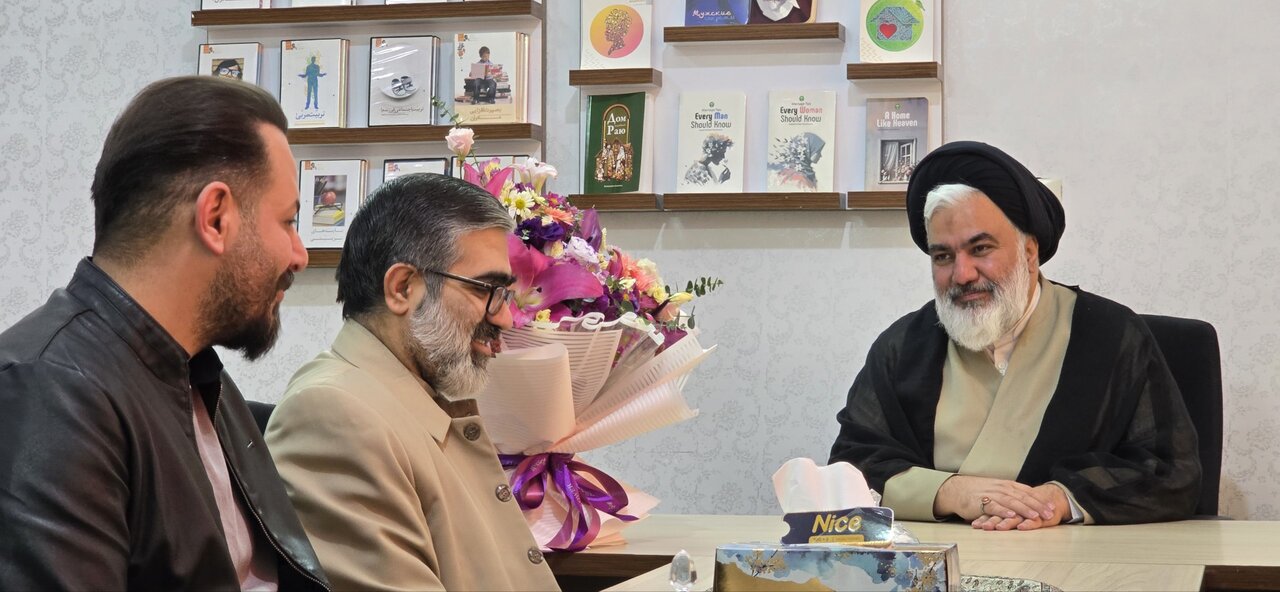 تقدیر از استاد تراشیون به مناسبت هفته پژوهش