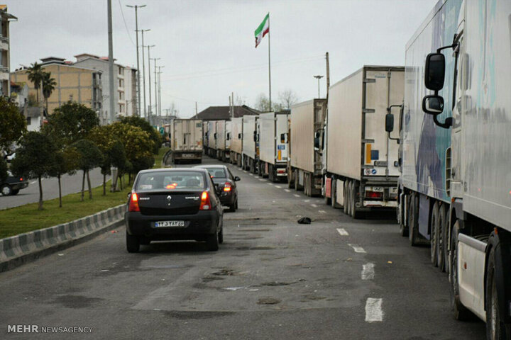 ازدحام ناوگان ترانزیت در پایانه بار آستارا