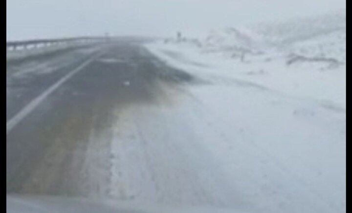 بارش برف در محور قروه - همدان