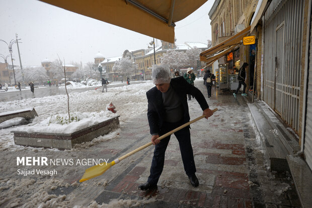 اولین برف سال در همدان