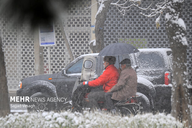 اولین برف سال در همدان