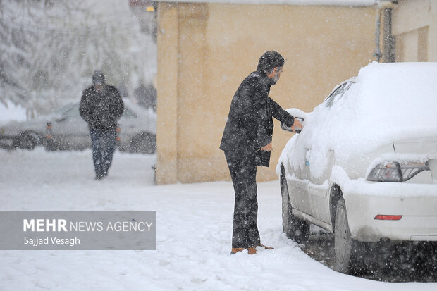 اولین برف سال در همدان
