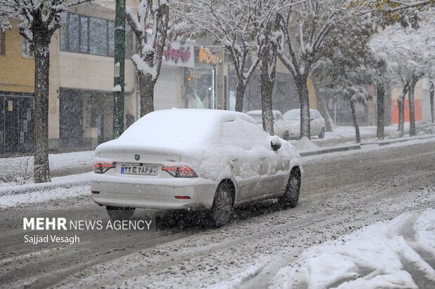 اولین برف سال در همدان