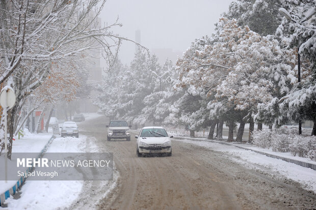 اولین برف سال در همدان