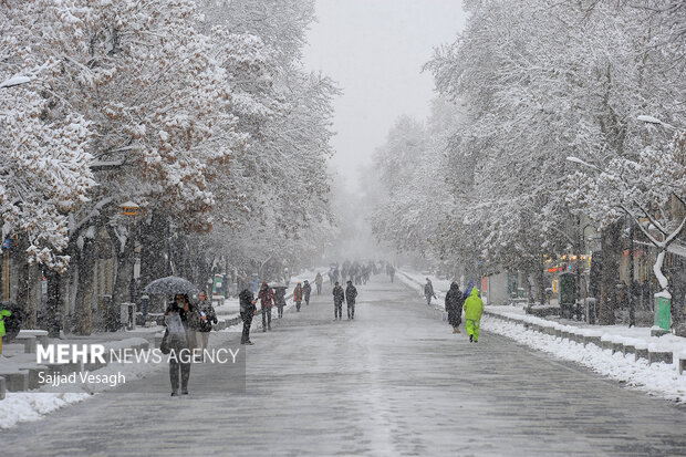 اولین برف سال در همدان