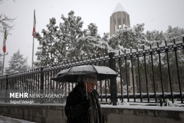 اولین برف سال در همدان