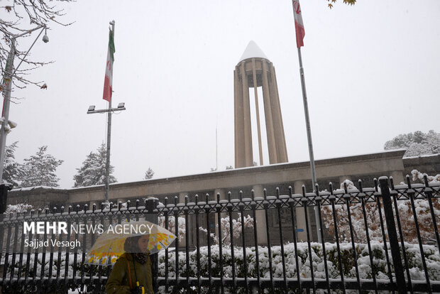 اولین برف سال در همدان