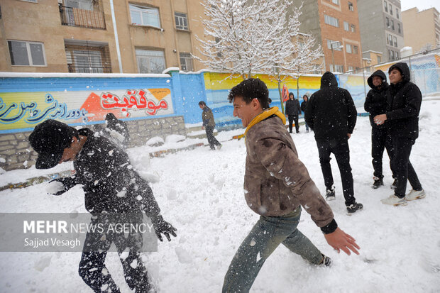 اولین برف سال در همدان