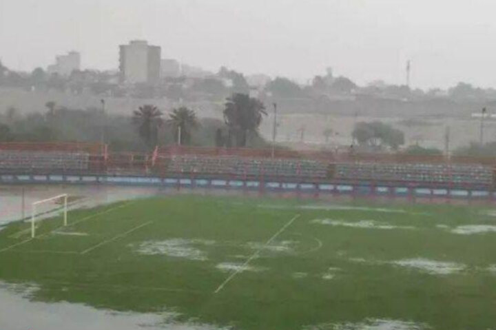 ورزشگاه خلیج فارس بندرعباس محل برگزاری بازی استقلال زیر آب رفت