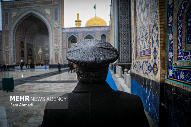 بارش باران در حرم مطهر امام رضا(ع)