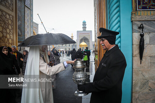 بارش باران در حرم مطهر امام رضا(ع)