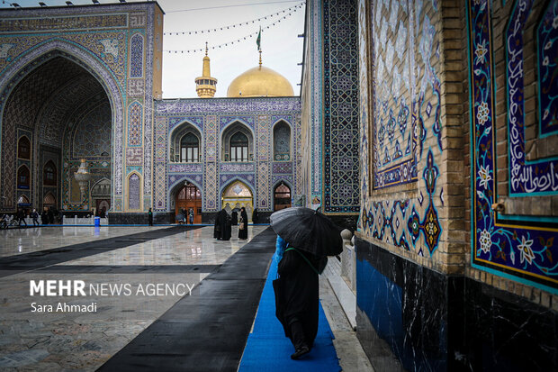 بارش باران در حرم مطهر امام رضا(ع)
