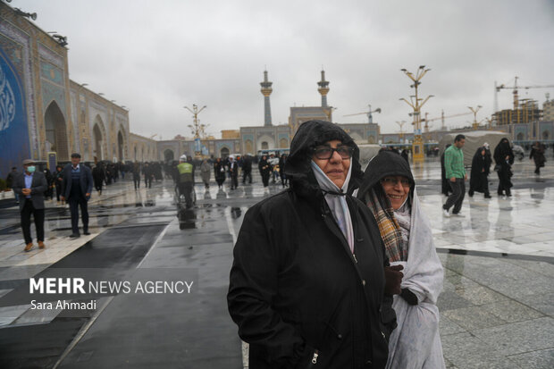 بارش باران در حرم مطهر امام رضا(ع)
