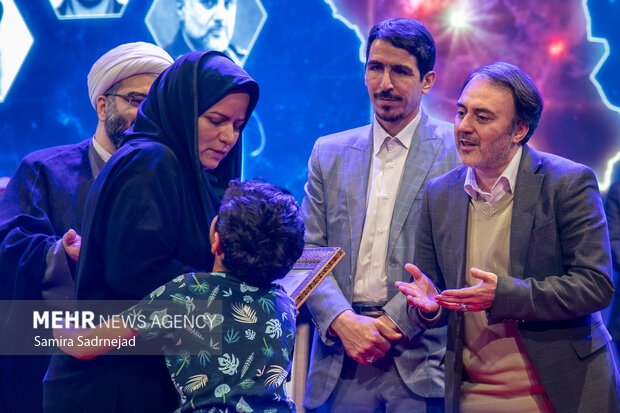 آیین تجلیل از افتخار آفرینان علمی ایران اسلامی