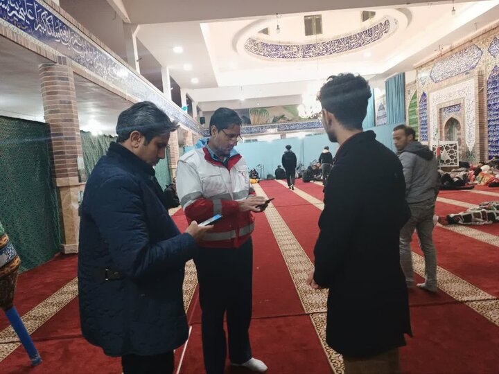 توقف ۱۰ دستگاه اتوبوس و اسکان ۳۰۰ مسافر در شهر ملک‌آباد