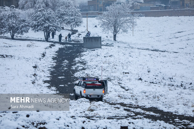 رستگاری:بارش شدید برف و مه غلیظ محورهای روستایی استان یزد را مسدود کرد