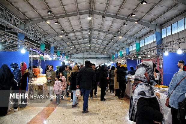 یلدا نزدیک است؛ جلوه‌های نمایشگاهی شب چله در کرمانشاه