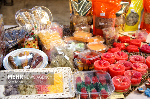 یلدا نزدیک است؛ جلوه‌های نمایشگاهی شب چله در کرمانشاه