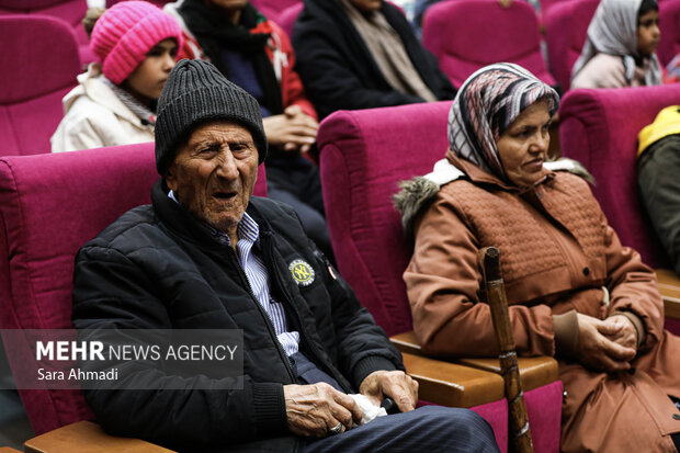 شب یلدای بیماران سرطانی در کنار خادمان امام رضا(ع)