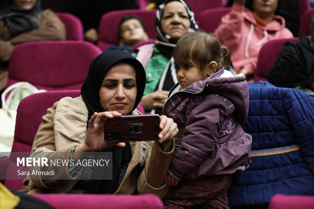 شب یلدای بیماران سرطانی در کنار خادمان امام رضا(ع)