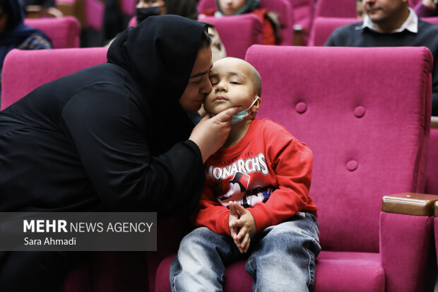 شب یلدای بیماران سرطانی در کنار خادمان امام رضا(ع)