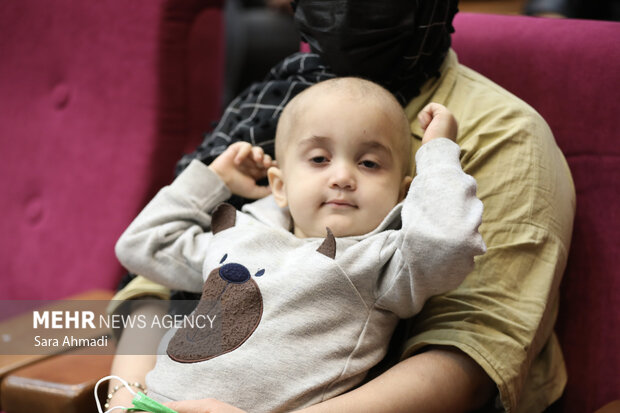 شب یلدای بیماران سرطانی در کنار خادمان امام رضا(ع)