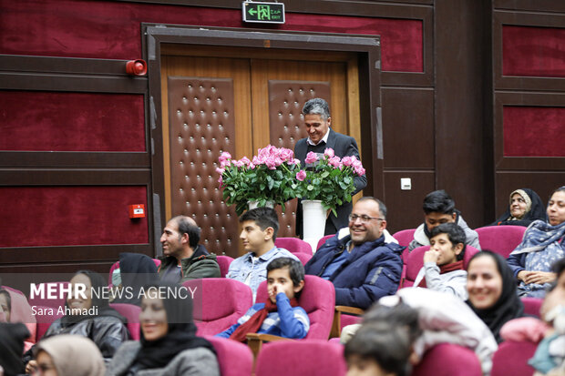 شب یلدای بیماران سرطانی در کنار خادمان امام رضا(ع)